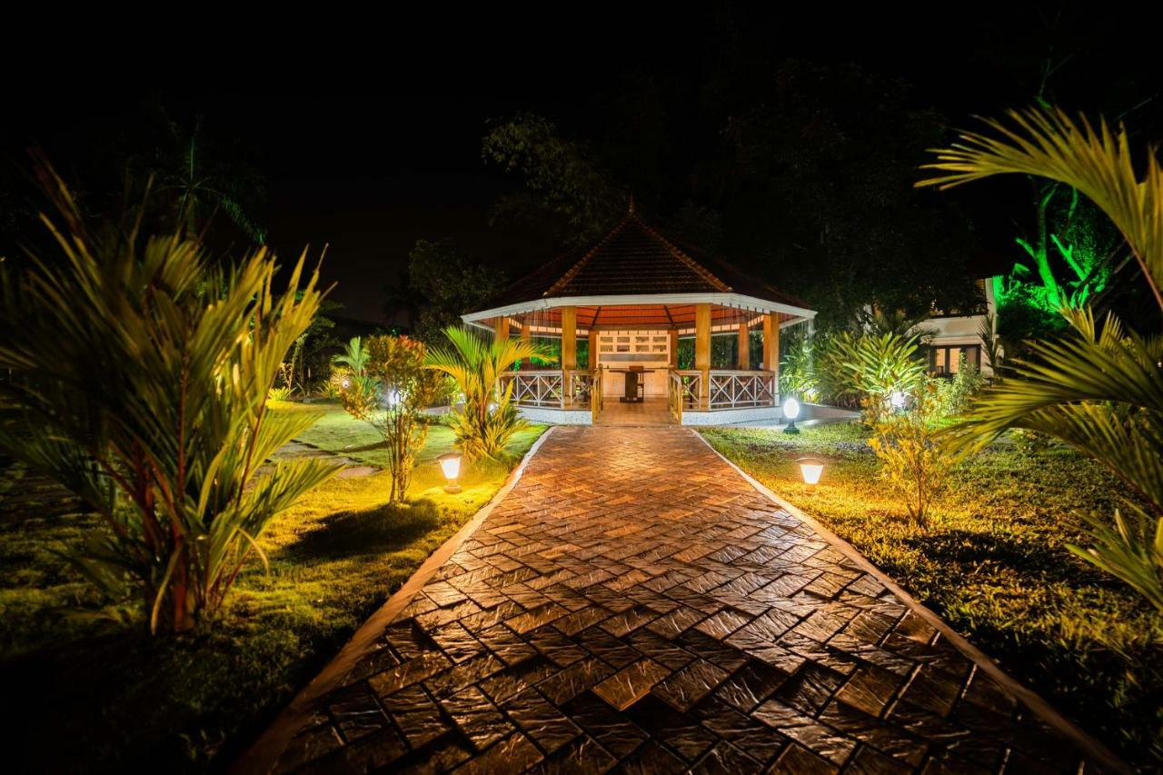 Nihara Resort And Spa Cochin Kochi Zewnętrze zdjęcie