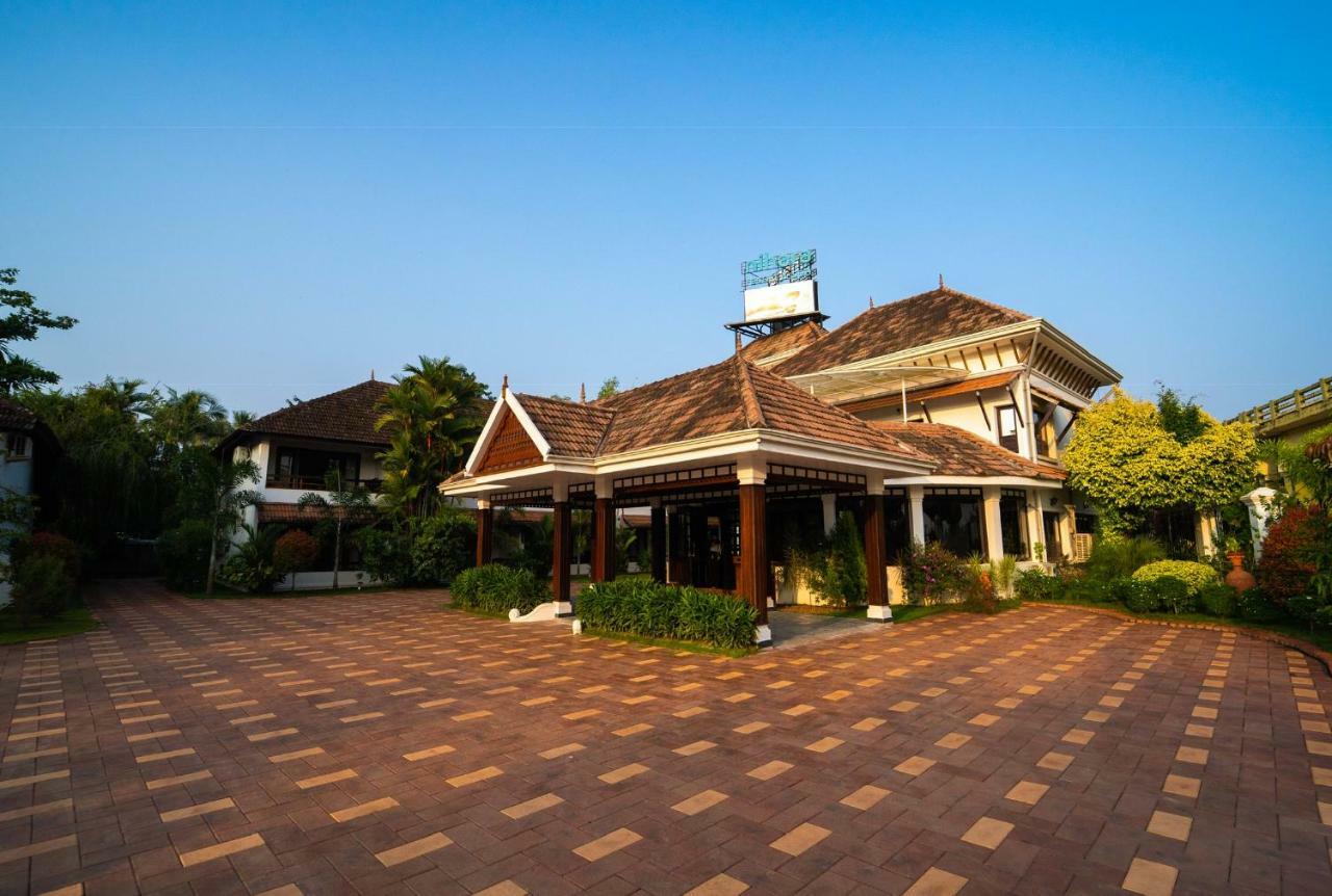 Nihara Resort And Spa Cochin Kochi Zewnętrze zdjęcie